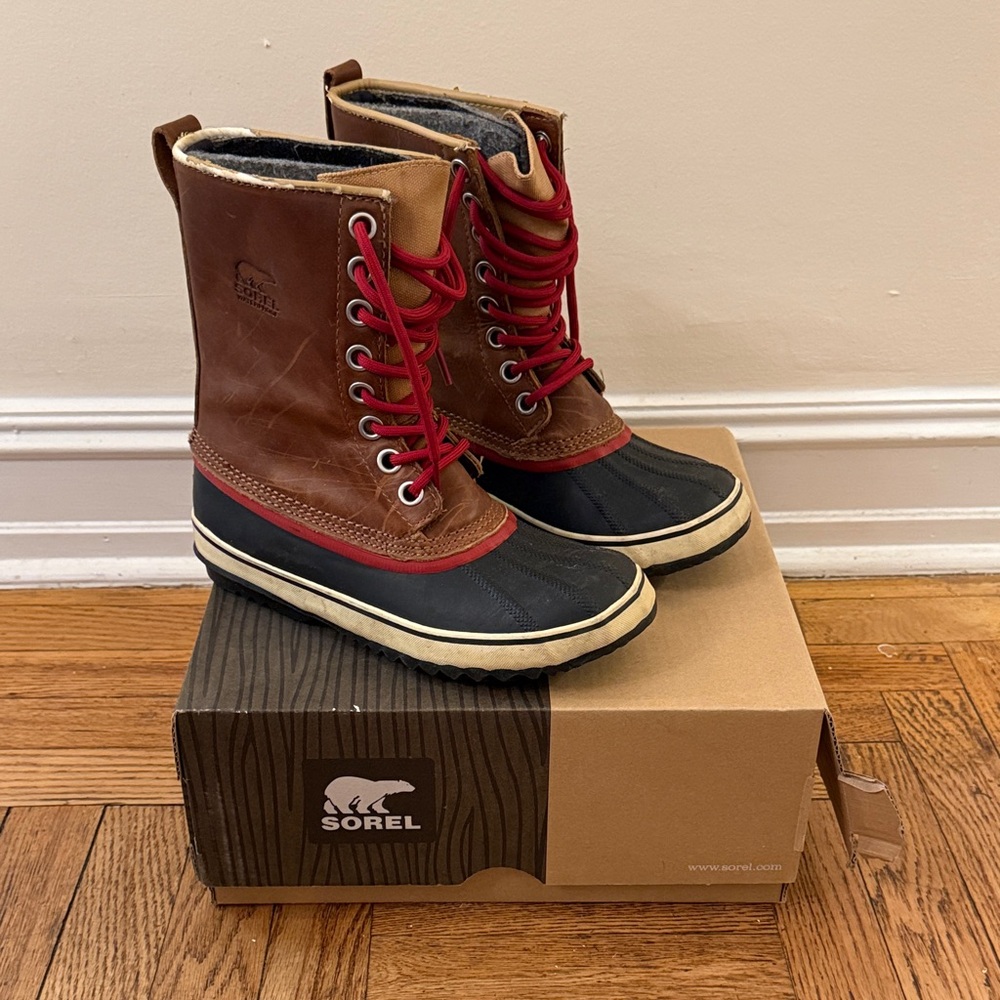 Sorel Brown and Black Lace-Up Snow Boots